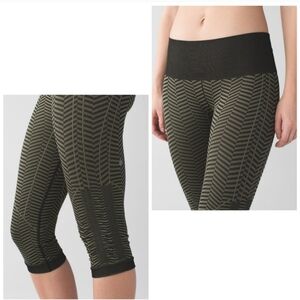 (12) lululemon athletica In the Flow Crop Athleisure Athletic Sporty Workout